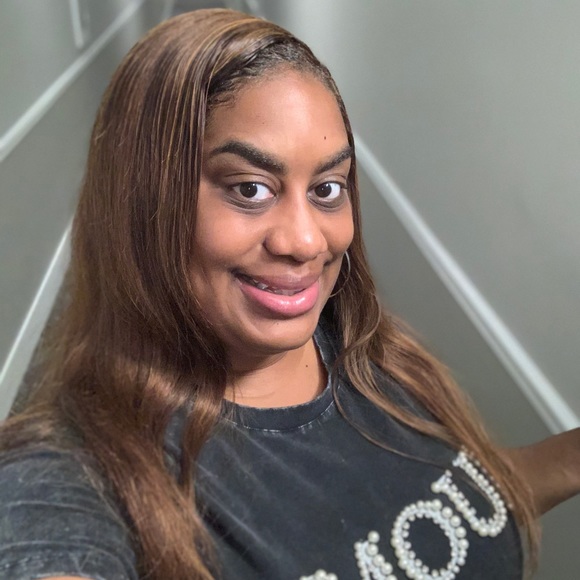 Meet your Posher, Tanisha - Picture 1 of 1